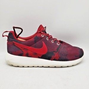 NIKE Roshe Run Camo Sneakers in Red Black (Women's Size 8) 599432-600